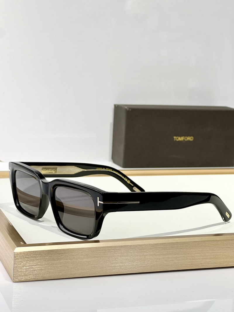 TOM FORD